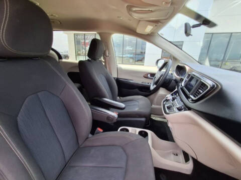 2020 Chrysler Voyager L