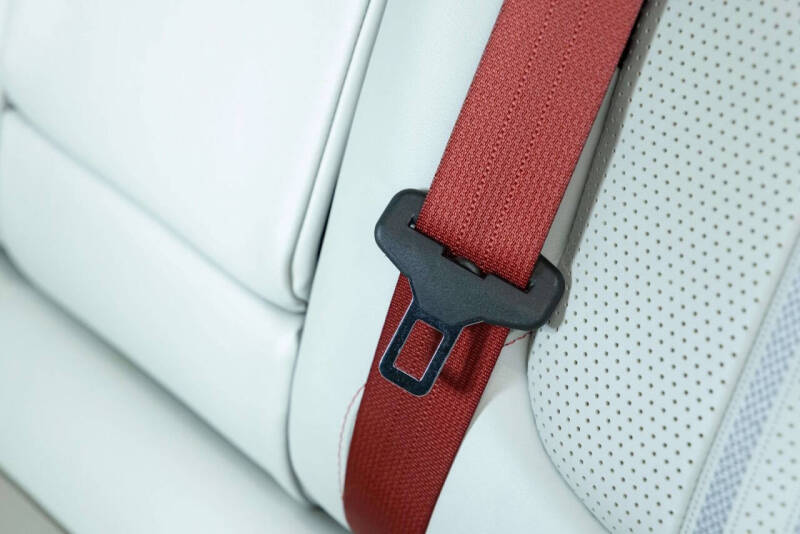 2025 Aston Martin DBX 707