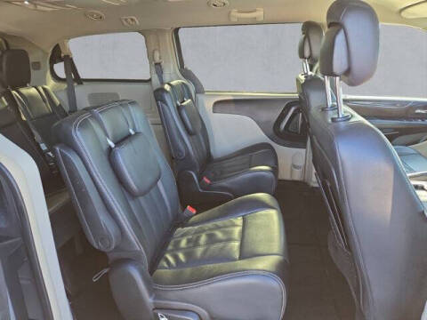 2015 Chrysler Town and Country Touring