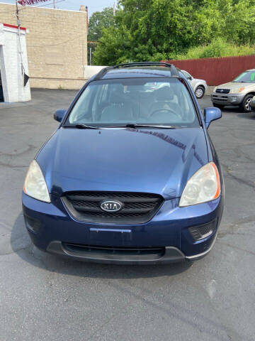 2008 Kia Rondo for sale at North Hill Auto Sales in Akron OH