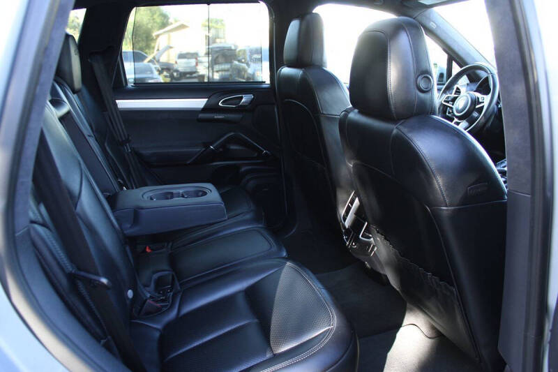 2016 Porsche Cayenne GTS