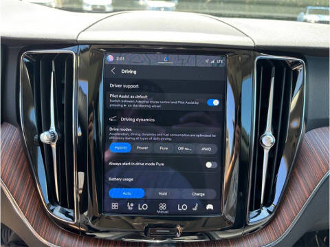 2023 Volvo XC60 Recharge T8 Plus Bright Theme