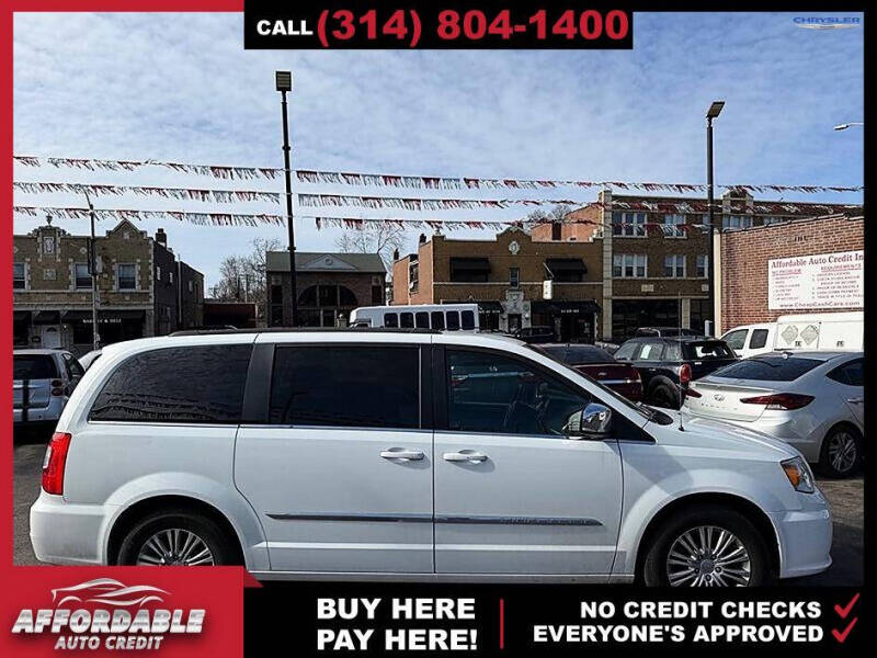 2015 Chrysler Town and Country Touring-L