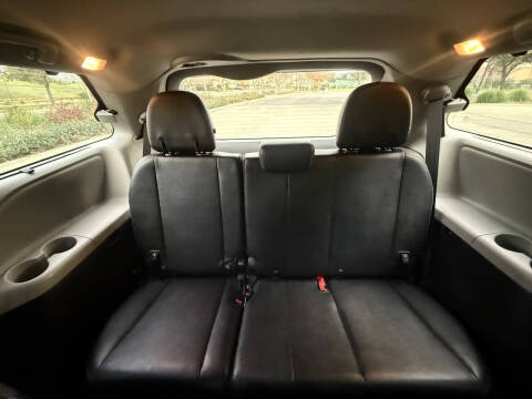 2017 Toyota Sienna SE Premium 8-Passenger