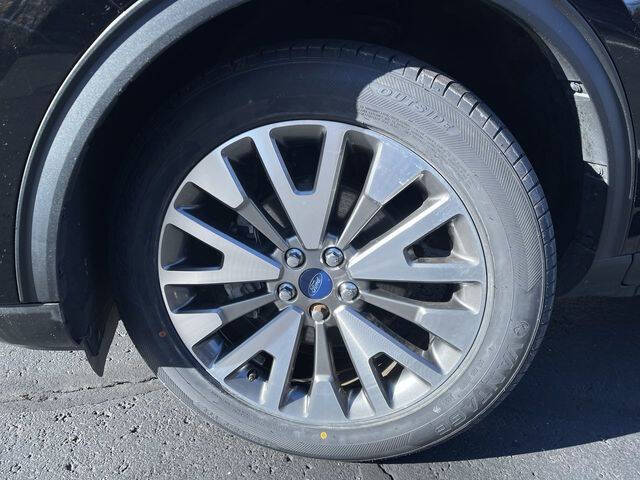 2022 Ford Escape Hybrid Titanium