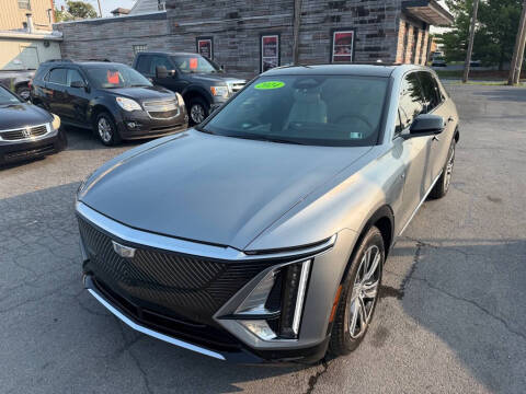 2024 Cadillac LYRIQ Luxury 1