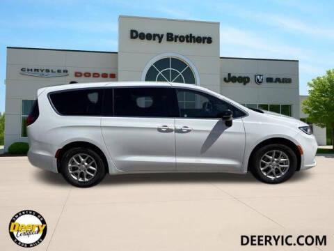 2025 Chrysler Pacifica Select