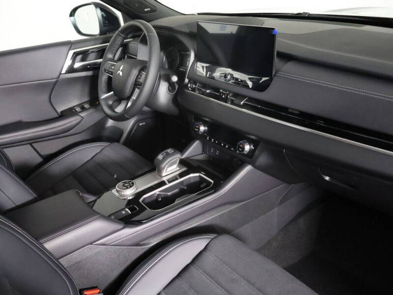 2026 Mitsubishi Outlander LE