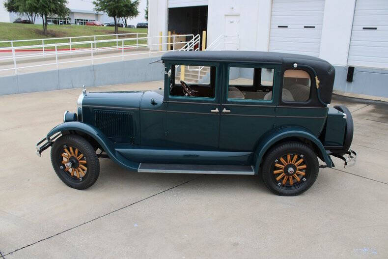 1927 Oldsmobile Sedan