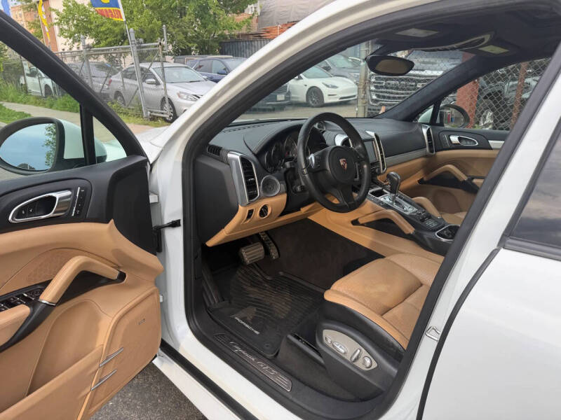 2014 Porsche Cayenne GTS
