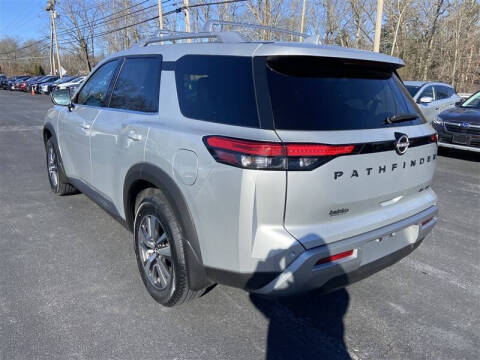 2023 Nissan Pathfinder SL