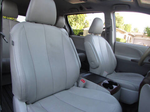 2013 Toyota Sienna XLE 8-Passenger