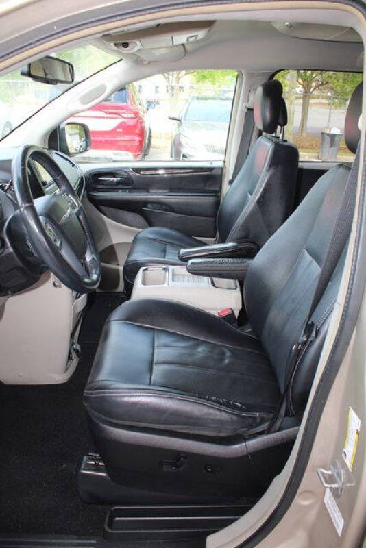 2013 Chrysler Town and Country Touring