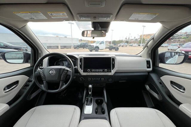 2025 Nissan Frontier SV