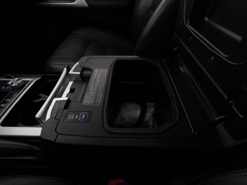 2017 Toyota Land Cruiser