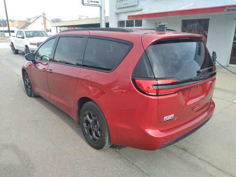 2024 Chrysler Pacifica Plug-In Hybrid Select
