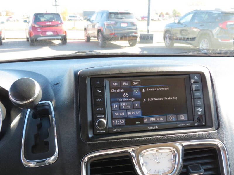 2014 Chrysler Town and Country Touring-L