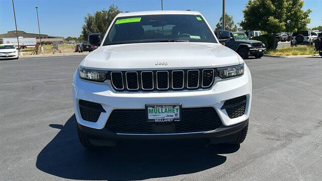 2026 Jeep Grand Cherokee Laredo