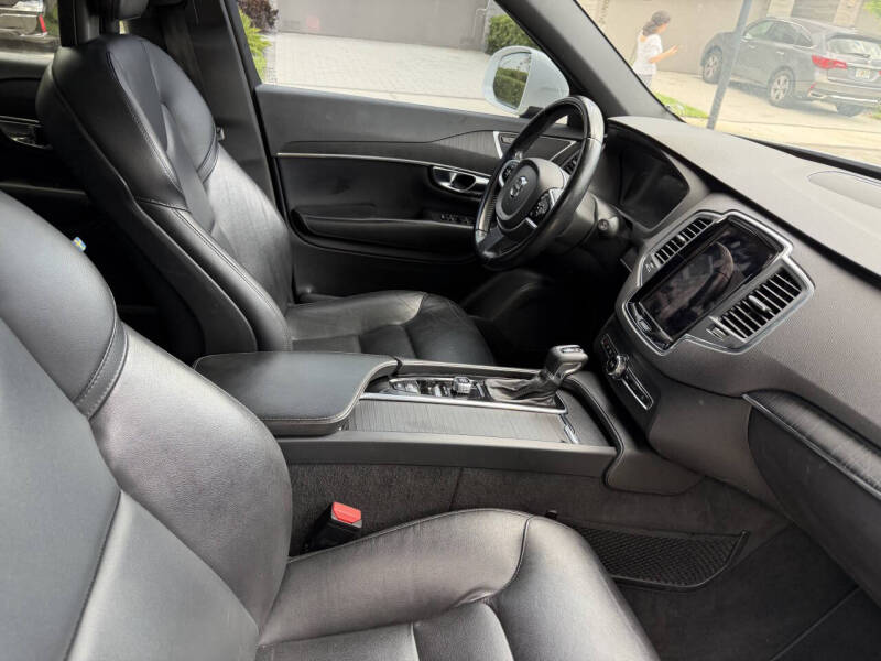 2020 Volvo XC90 T5 Momentum
