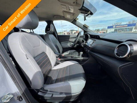 2023 Nissan Kicks SR