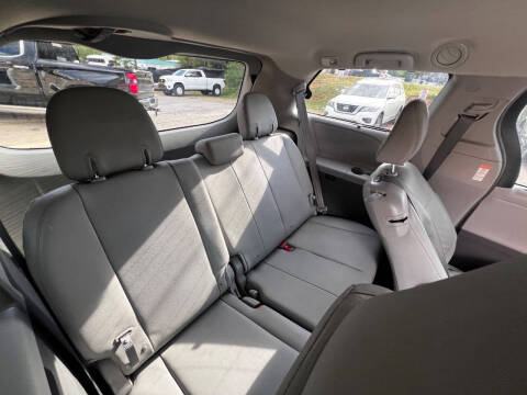 2017 Toyota Sienna XLE Premium 8-Passenger