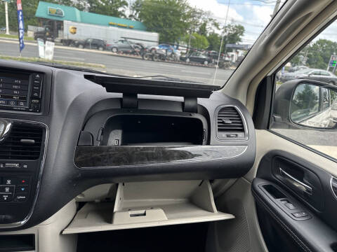 2014 Chrysler Town and Country Touring