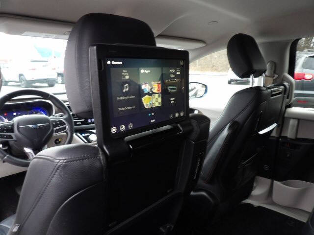 2017 Chrysler Pacifica Touring-L Plus