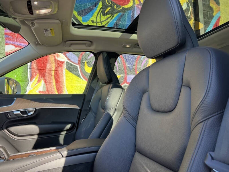 2024 Volvo XC90 B6 Plus Bright Theme 6P