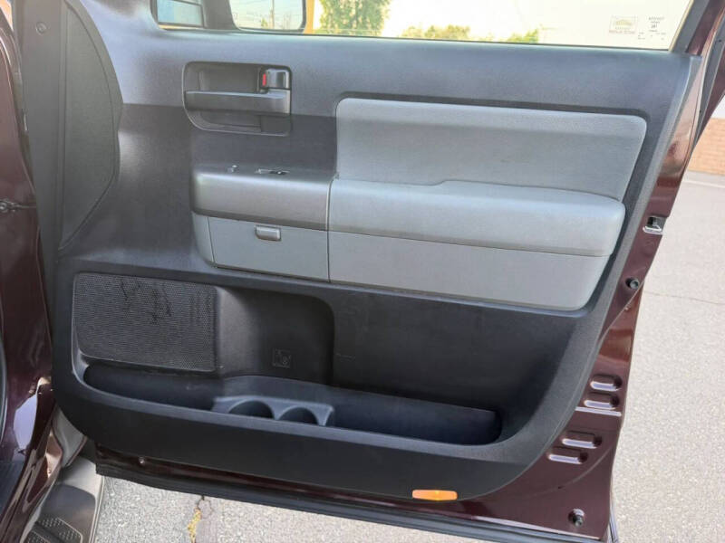 2015 Toyota Sequoia SR5