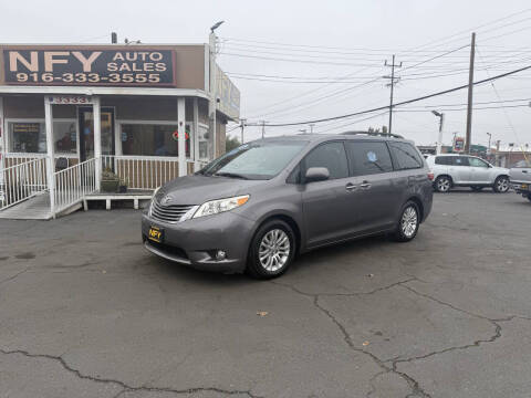 2015 Toyota Sienna XLE Premium 8-Passenger