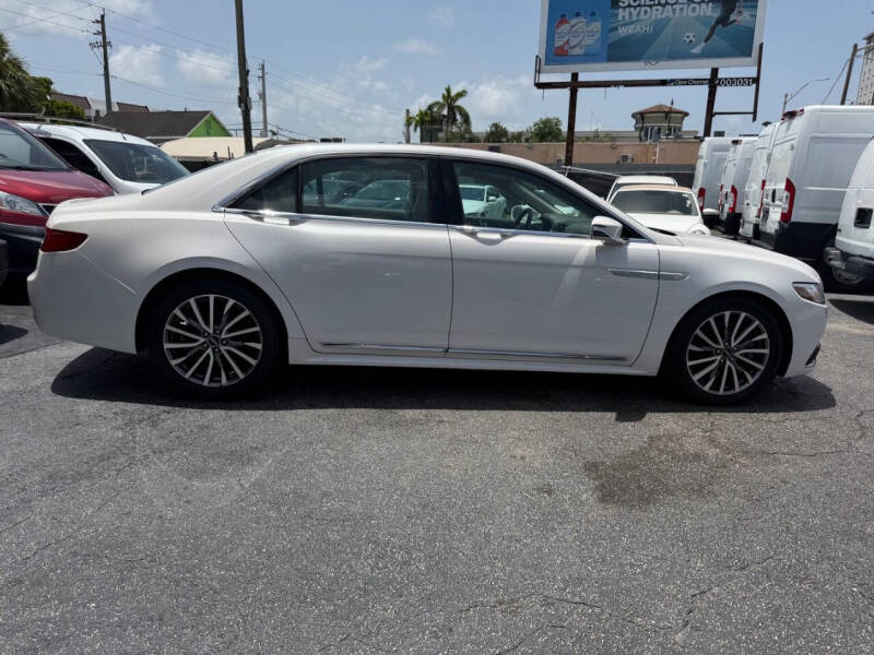 2017 Lincoln Continental Select