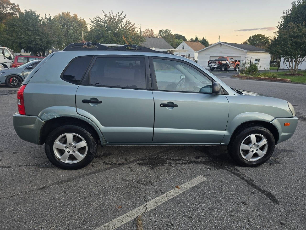 2005 Hyundai TUCSON for sale at QUEENSGATE AUTO SALES in York, PA