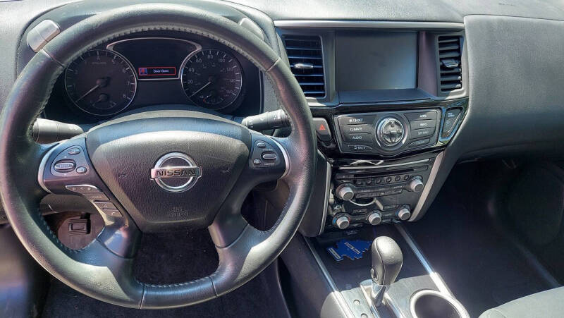 2018 Nissan Pathfinder SV