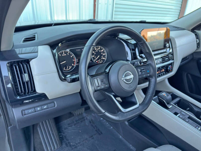 2022 Nissan Pathfinder SV