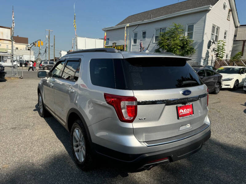 2018 Ford Explorer XLT photo 5