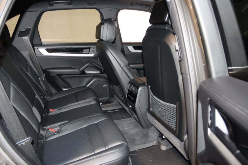 2024 Porsche Cayenne