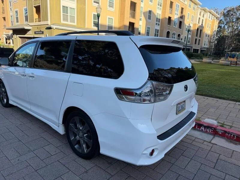 2015 Toyota Sienna SE Premium 8-Passenger