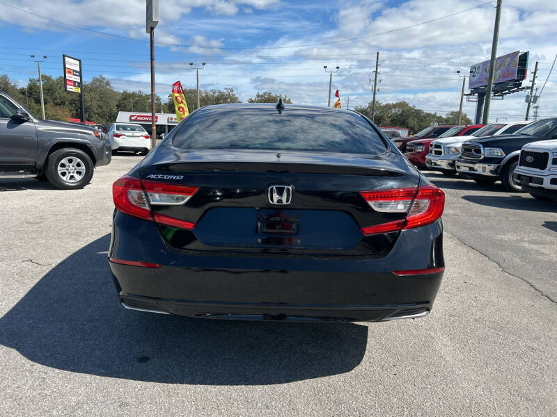 2018 Honda Accord LX photo 4