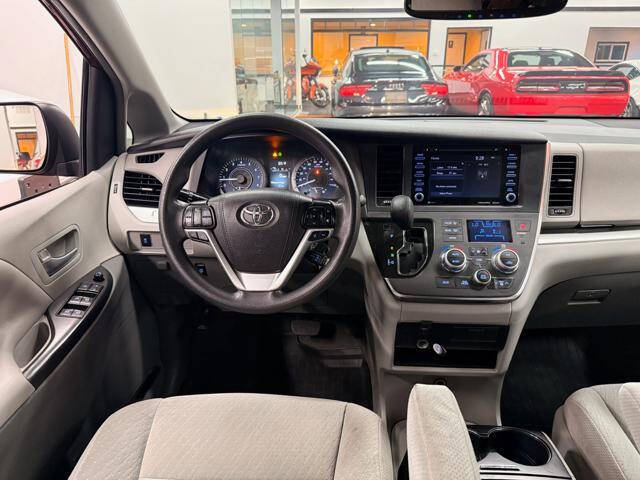 2019 Toyota Sienna LE 8-Passenger