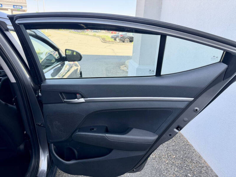 2019 Hyundai Elantra SE