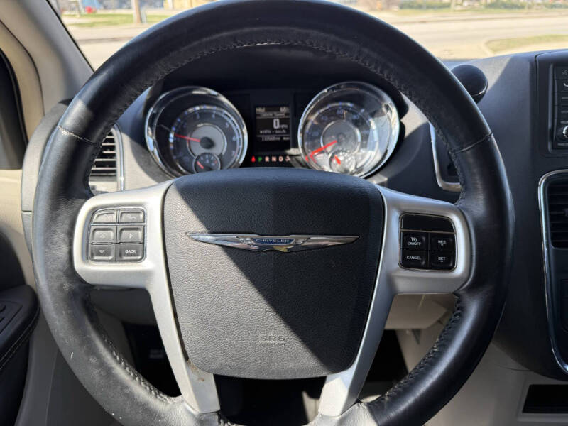 2016 Chrysler Town and Country Touring