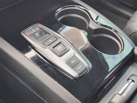 2021 Honda Pilot Touring w/Rear Captain's Chairs