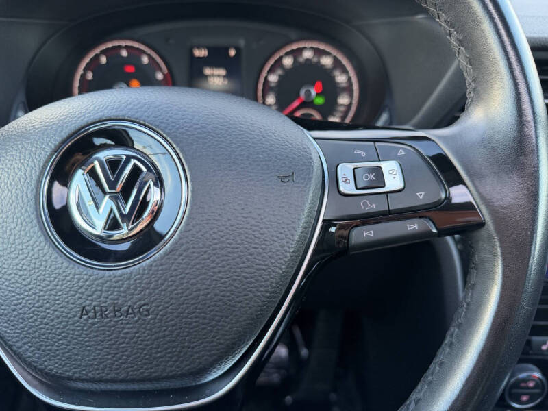 2021 Volkswagen Passat R-Line