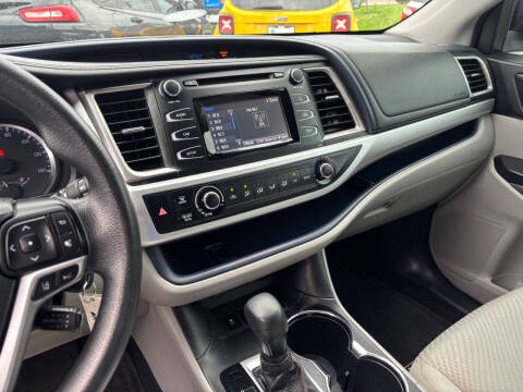 2017 Toyota Highlander LE