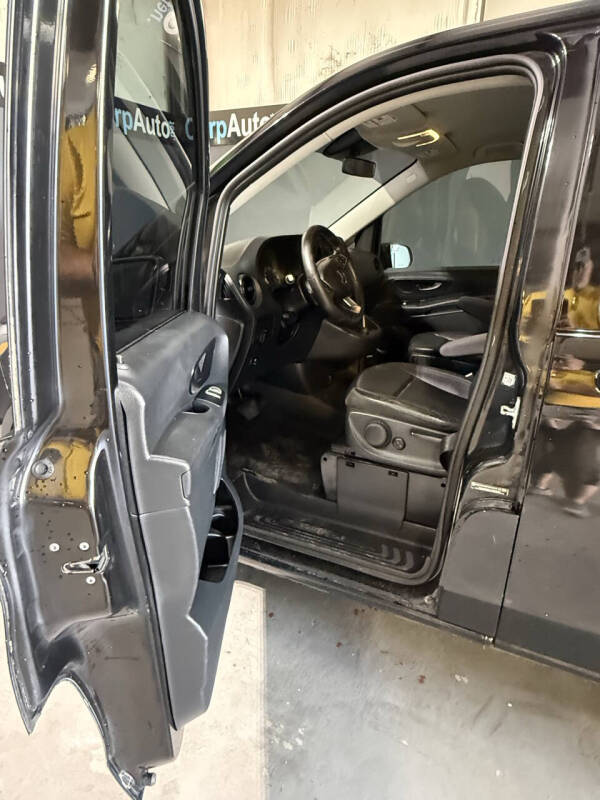 2018 Mercedes-Benz Metris Worker Passenger