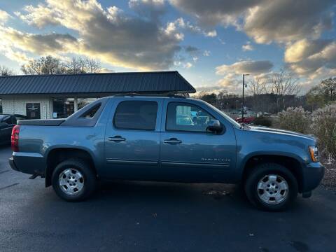 2011 Chevrolet Avalanche for sale at Reliable Auto LLC in Manchester NH