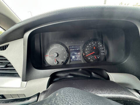 2017 Toyota Sienna LE 8-Passenger