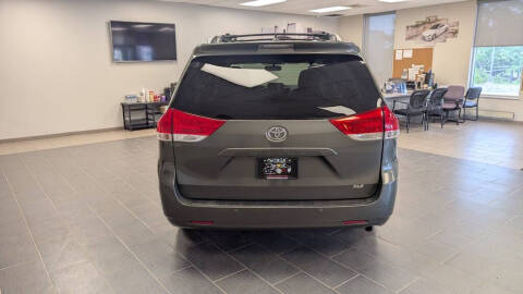 2012 Toyota Sienna XLE 8-Passenger