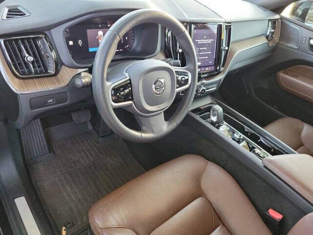 2023 Volvo XC60 B5 Plus Bright Theme