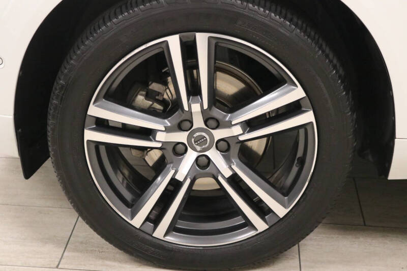 2019 Volvo XC60 T5 Momentum